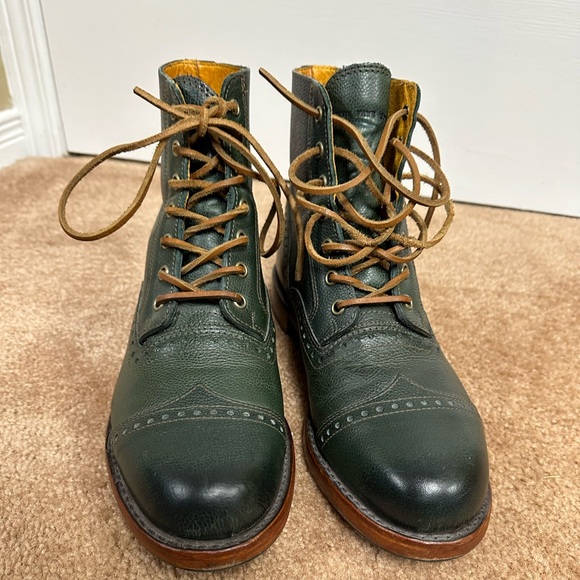 Frye USA Men’s 8.5 Arkansas Brogue Leather Boots Sold Elsewhere - Picture 2 of 10